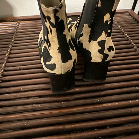 Via Spiga Ankle Boots Cow Print Suede Square Toe size 8.5 Made in Italy Y2K 90s - Picture 15 of 15